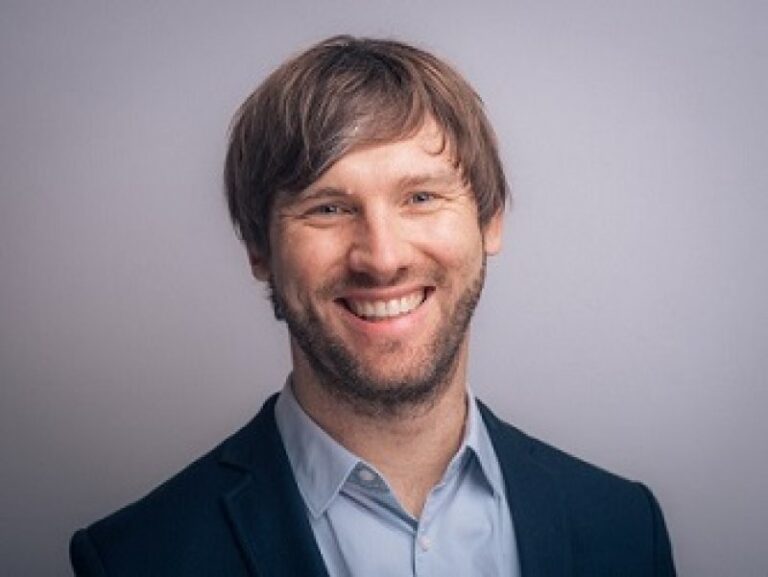 Auf diesem Foto sieht man den Abteilungsleiter der Weiterbildung IHK Nord Westfalen Ulli Schmäing.