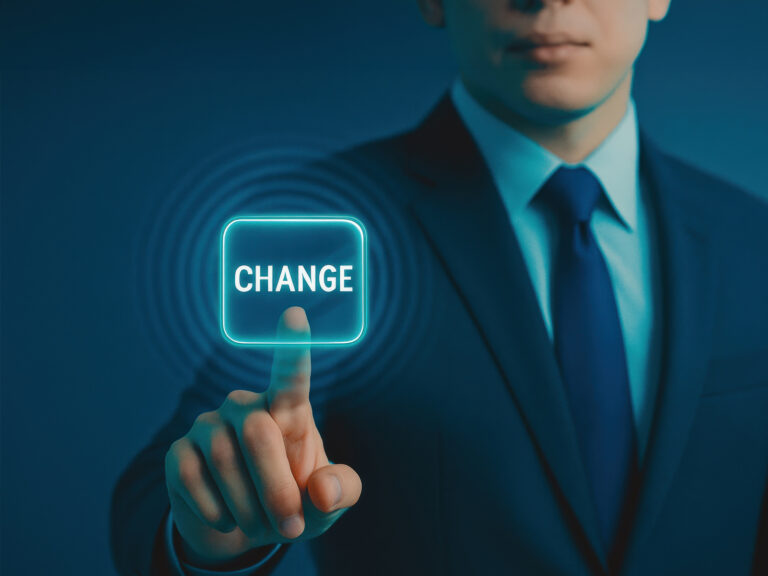 Bild Mann drückt Change Button. Für Seminar Changemanagement Advanced genutzt
