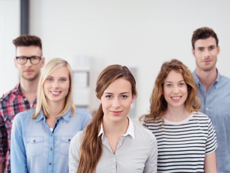 Bild mit jungen Menschen. Genutzt für das Seminar Fit in die Ausbildung.